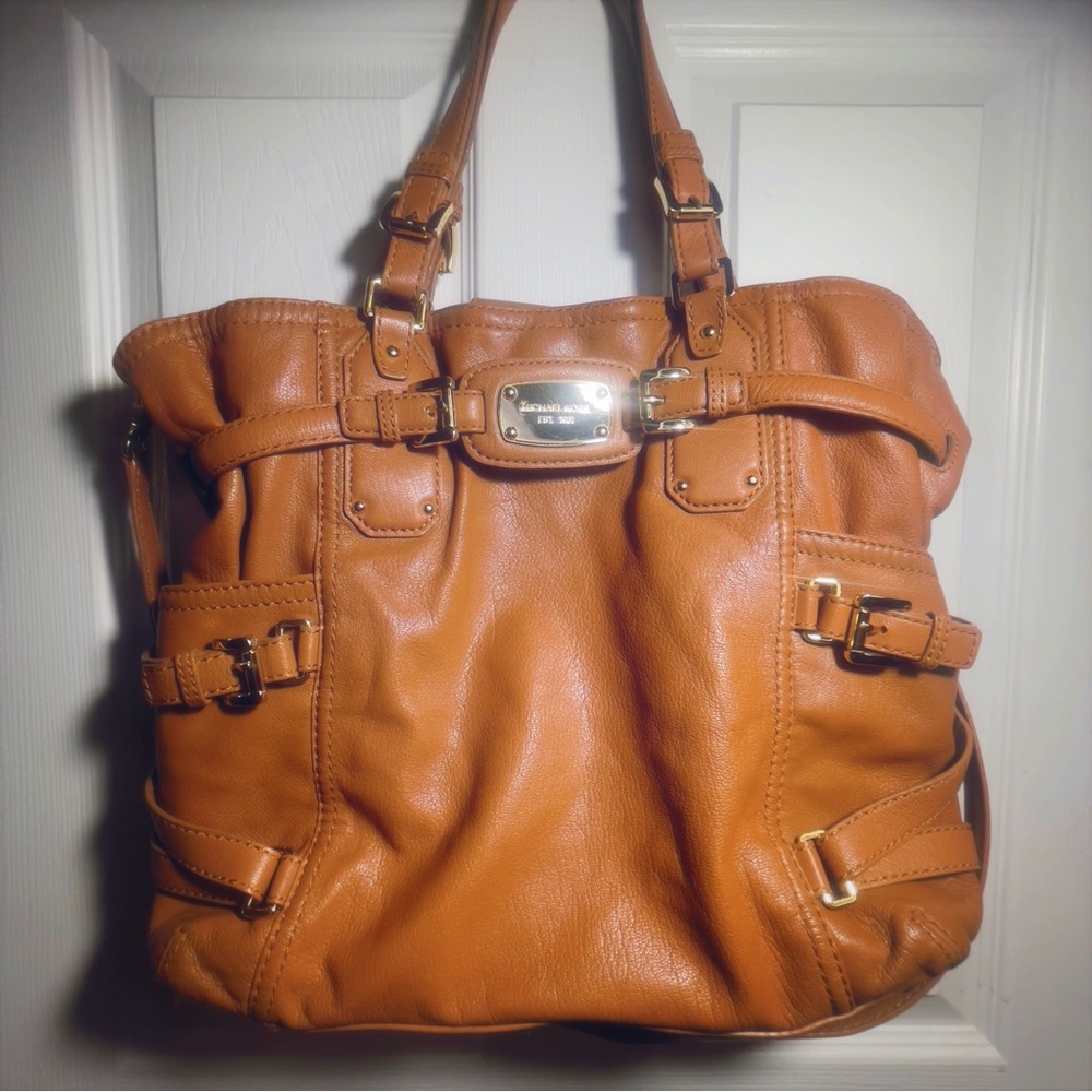 Michael Kors Gansevoort Satchel – Tan & Gold